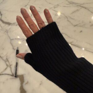 Sofia Cashmere Ribbed Cashmere Fingerless Gloves Handwarmers Neiman Marcus Black